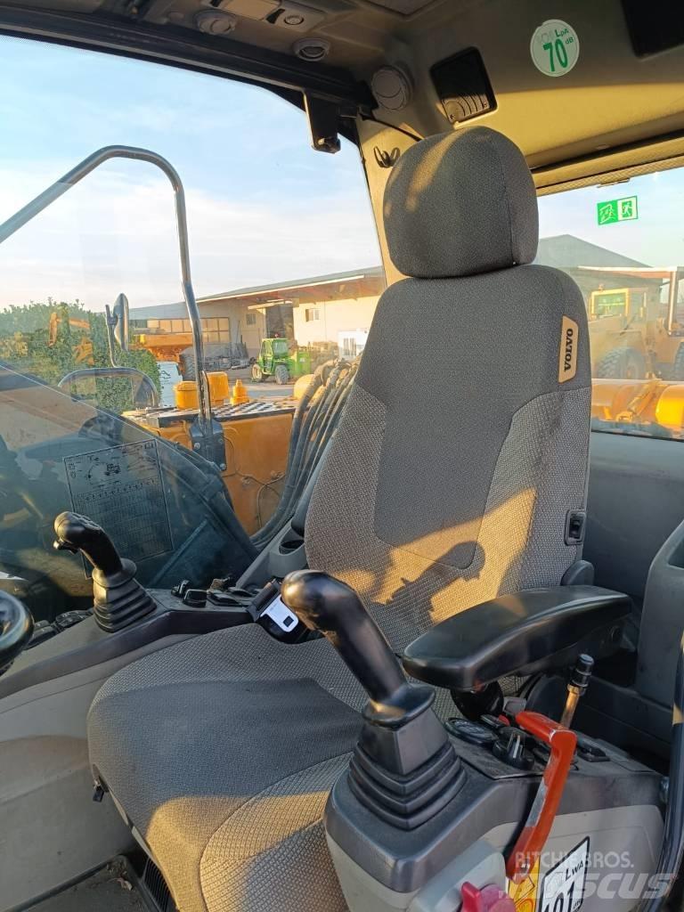 Volvo EW 140 C Ekskavatori uz riteņiem