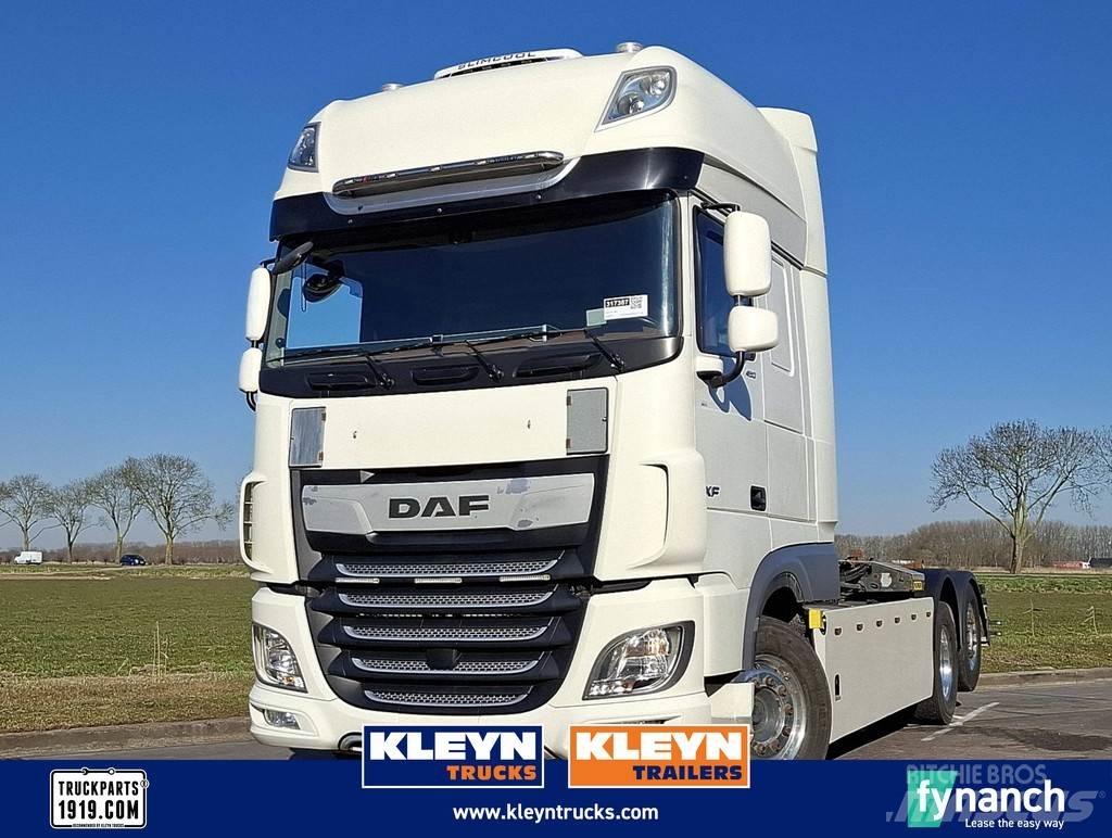DAF XF 480 FAN Treileri ar āķi