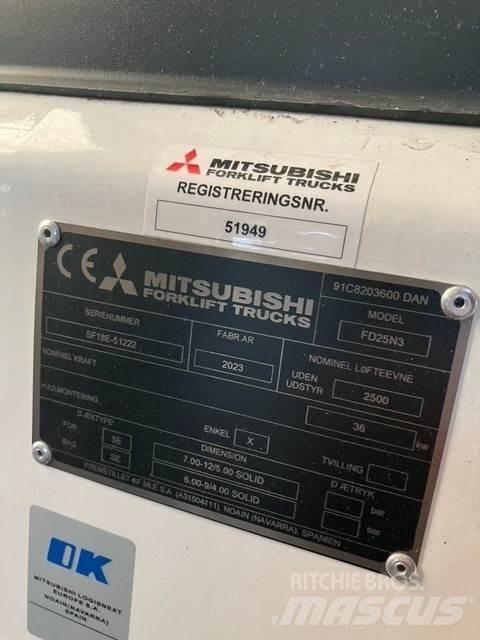 Mitsubishi FD25N3 Tehnika ar dīzeļa dzinēju