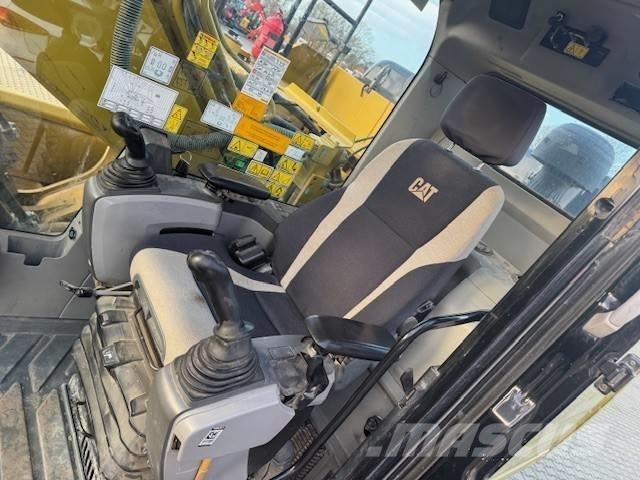 CAT 323 EL Kāpurķēžu ekskavatori