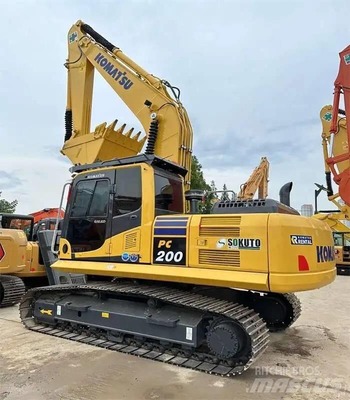 Komatsu PC200-8 Kāpurķēžu ekskavatori