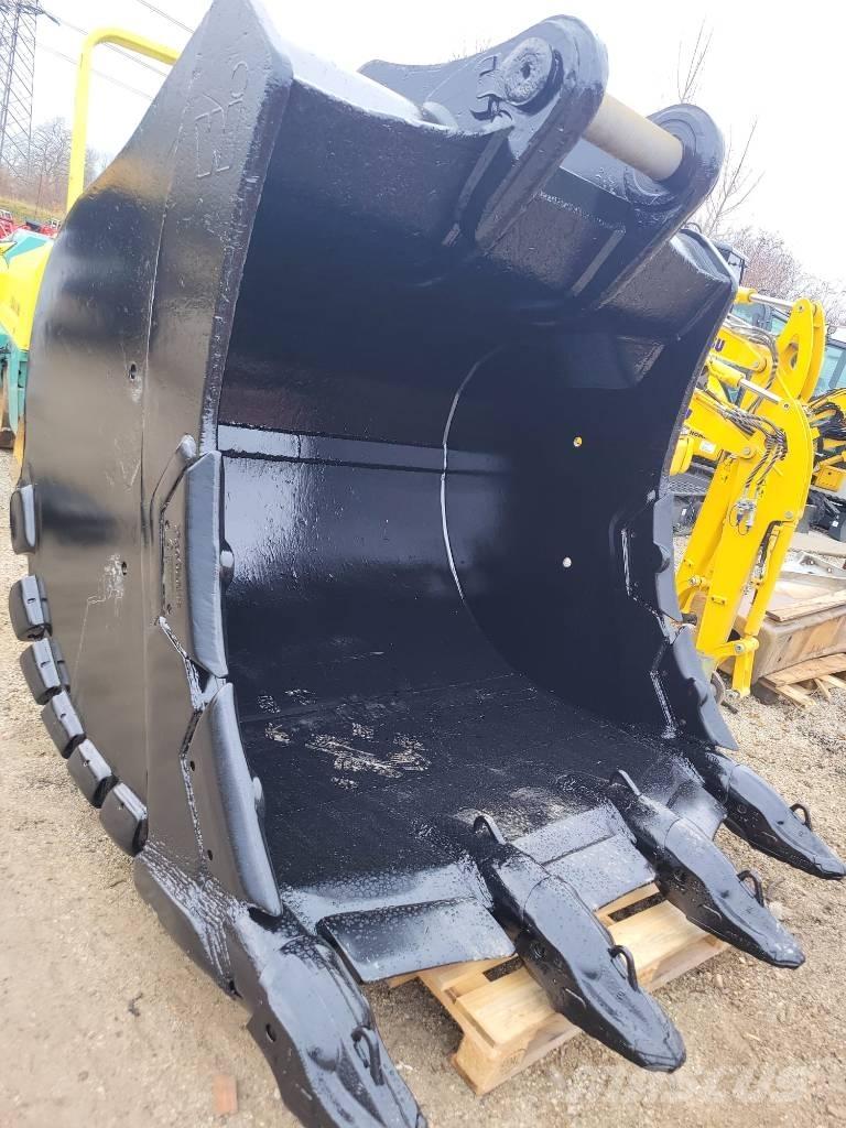 Komatsu Winkelbauer Grāvju arkls