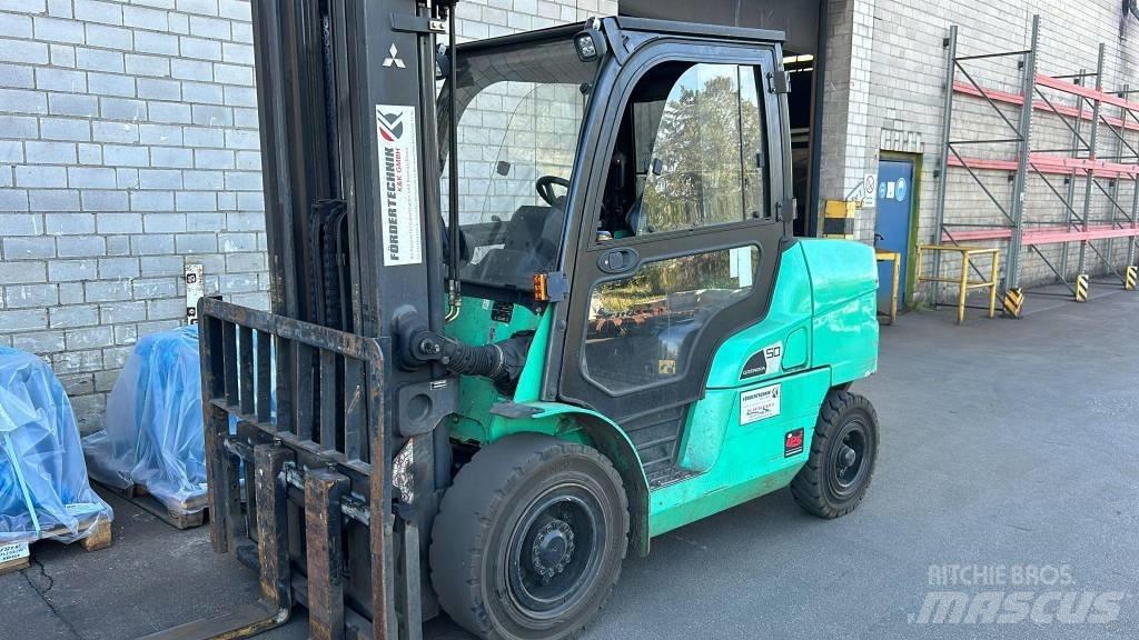 Mitsubishi FD 50 Tehnika ar dīzeļa dzinēju