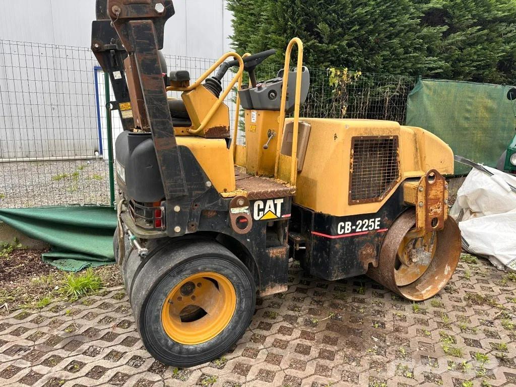 CAT CB-225E Citi veltņi