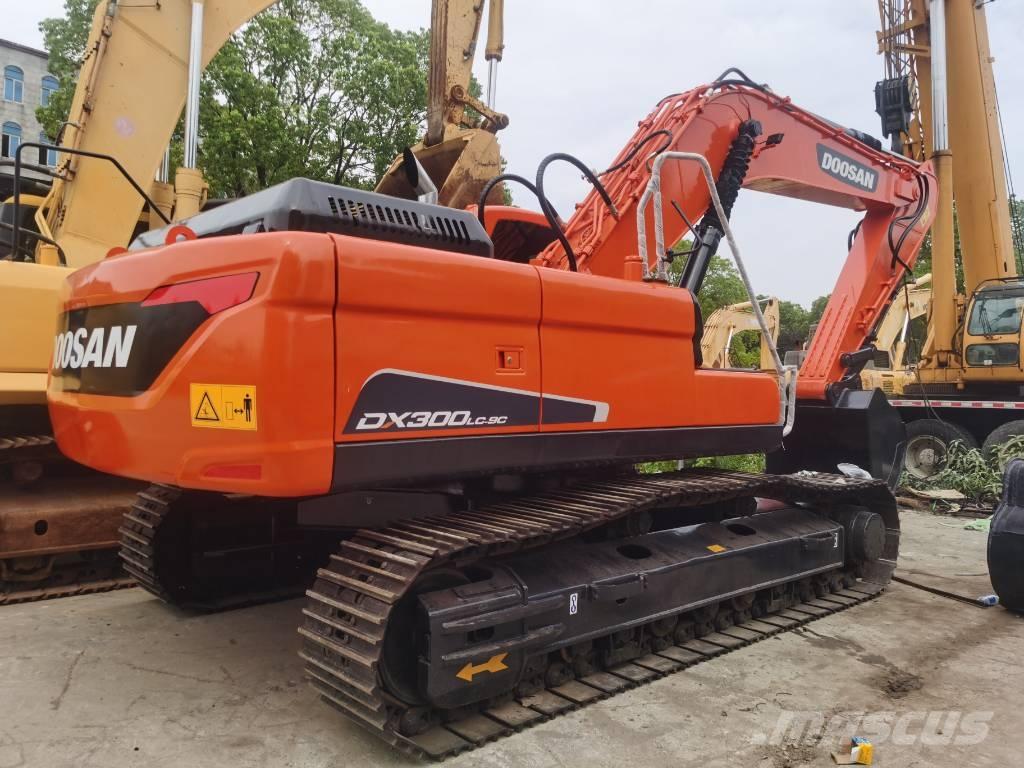 Doosan DX 300 LC Kāpurķēžu ekskavatori