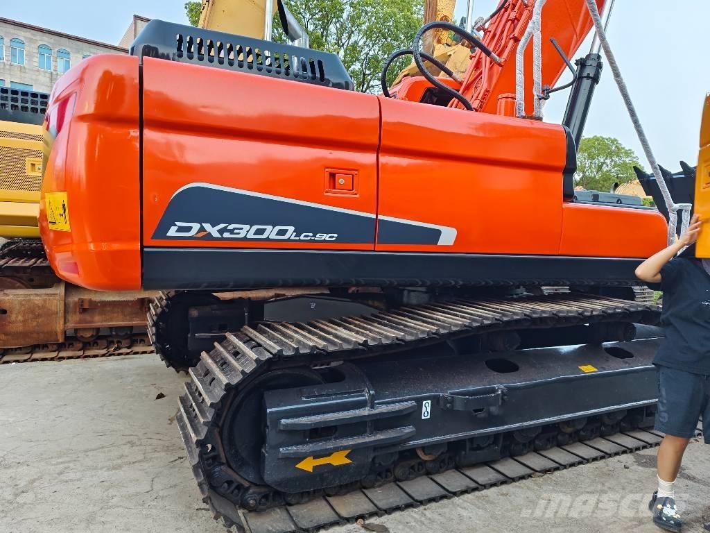 Doosan DX 300 LC Kāpurķēžu ekskavatori