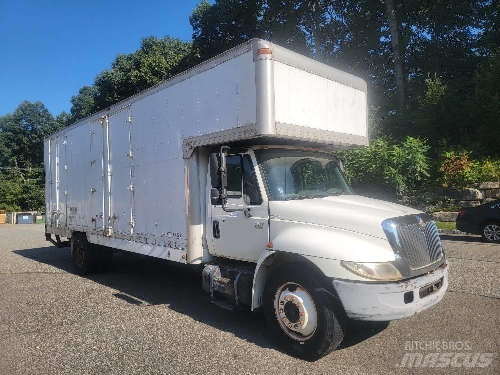 International 4300 Furgons