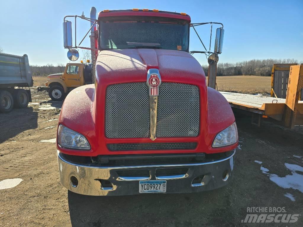 Kenworth T 440 Pašizgāzējs