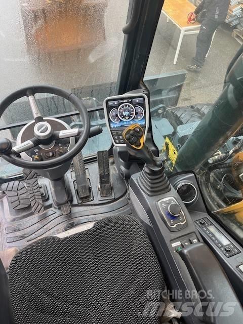 Hyundai HW160 Ekskavatori uz riteņiem