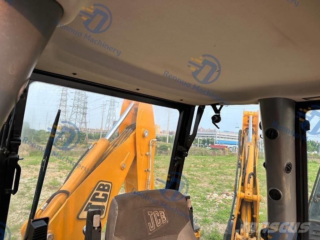 JCB 4 CX Ekskavatori-iekrāvēji