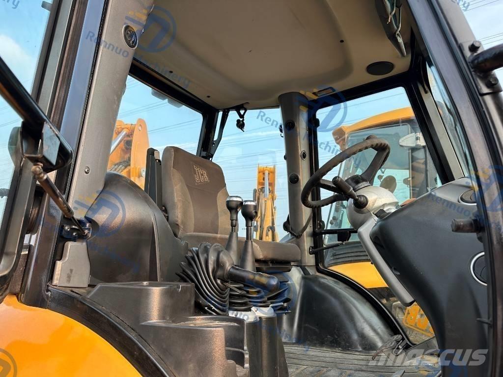 JCB 4 CX Ekskavatori-iekrāvēji