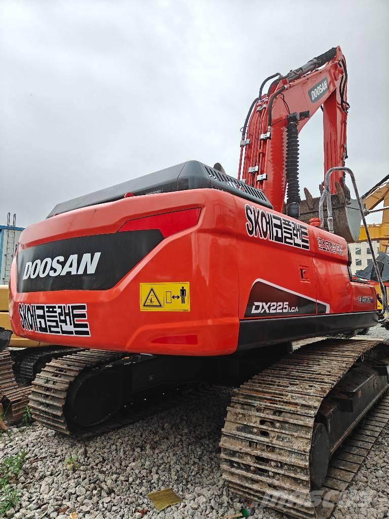 Doosan 225 LC-9C Kāpurķēžu ekskavatori