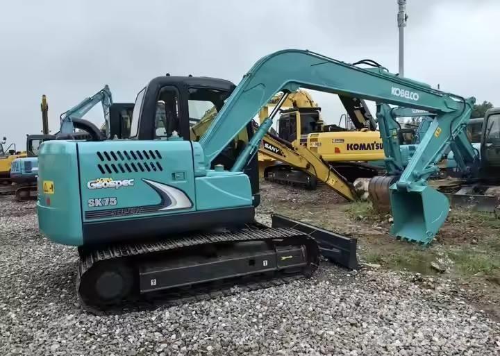 Kobelco SK75 Kāpurķēžu ekskavatori