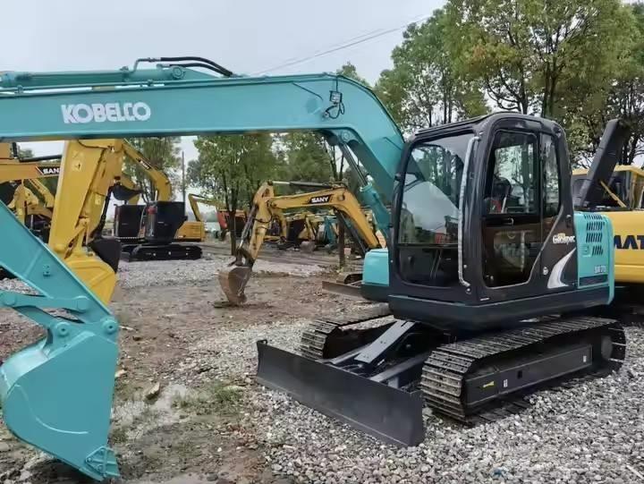 Kobelco SK75 Kāpurķēžu ekskavatori