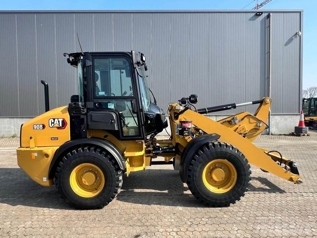 CAT 908 Iekrāvēji uz riteņiem