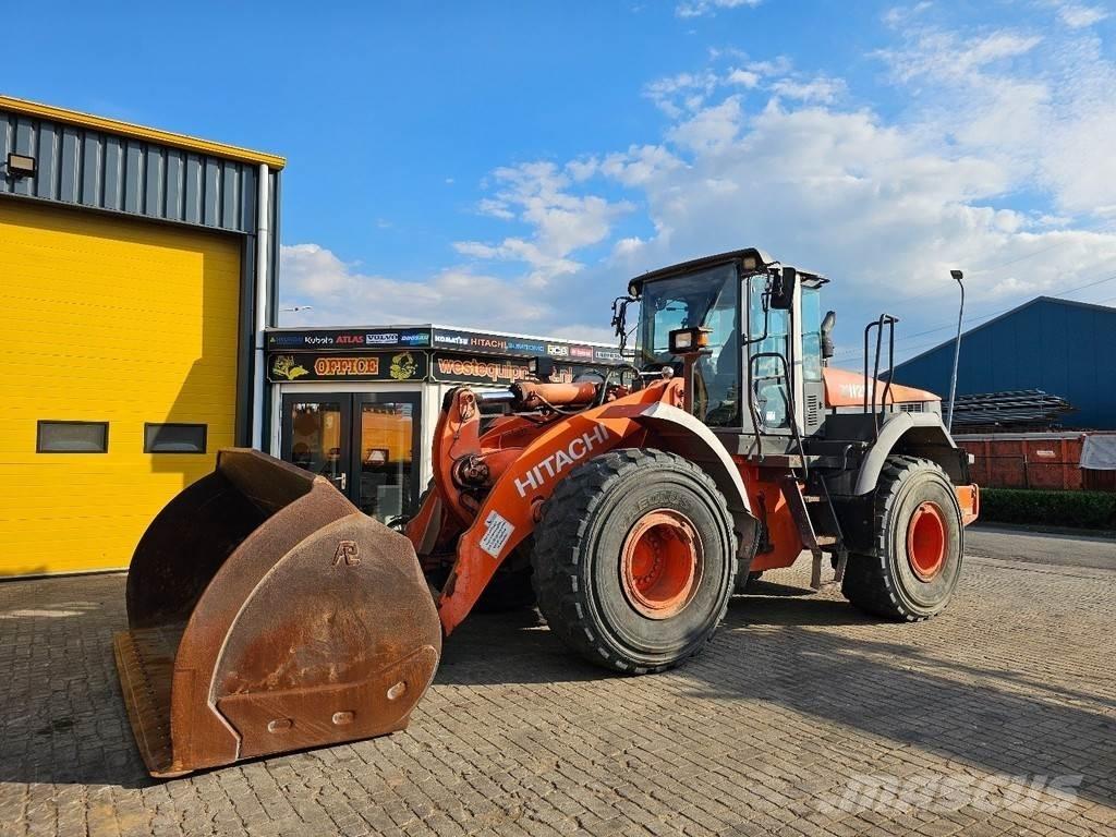 Hitachi ZW220 Iekrāvēji uz riteņiem