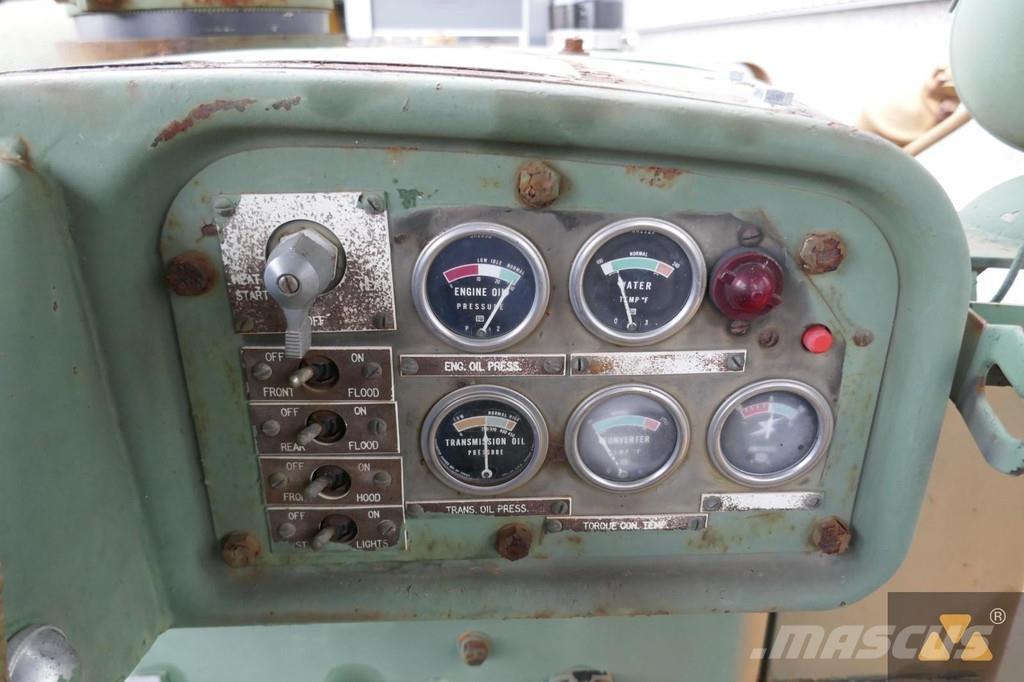 CAT D7F Ex-army Kāpurķēžu buldozeri