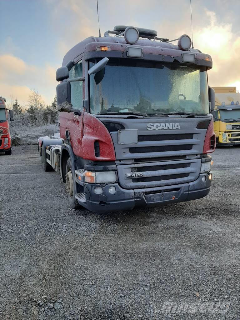 Scania P 420 Smagās mašīnas ar konteineriem