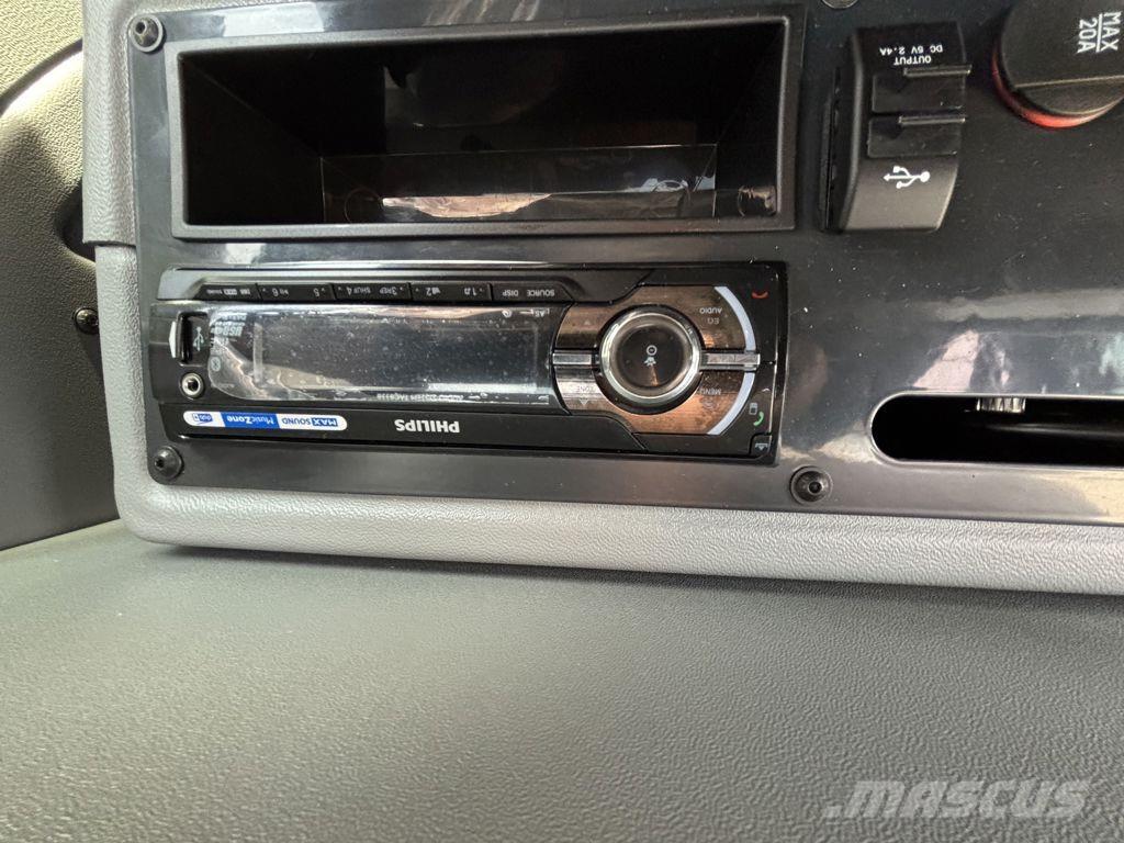 Yanmar B95W Ekskavatori uz riteņiem