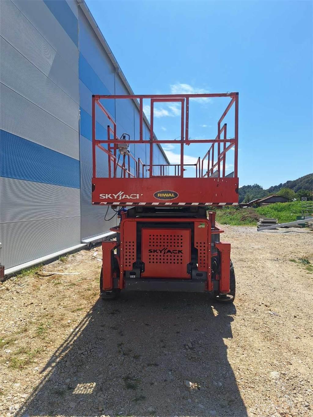SkyJack 8841RT Šķerveida pacēlāji