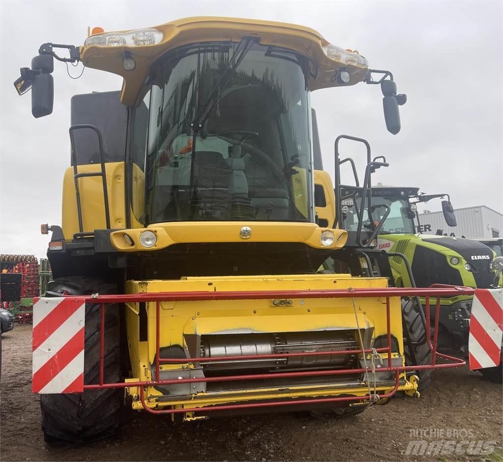 New Holland CR 980 Ražas novākšanas kombaini