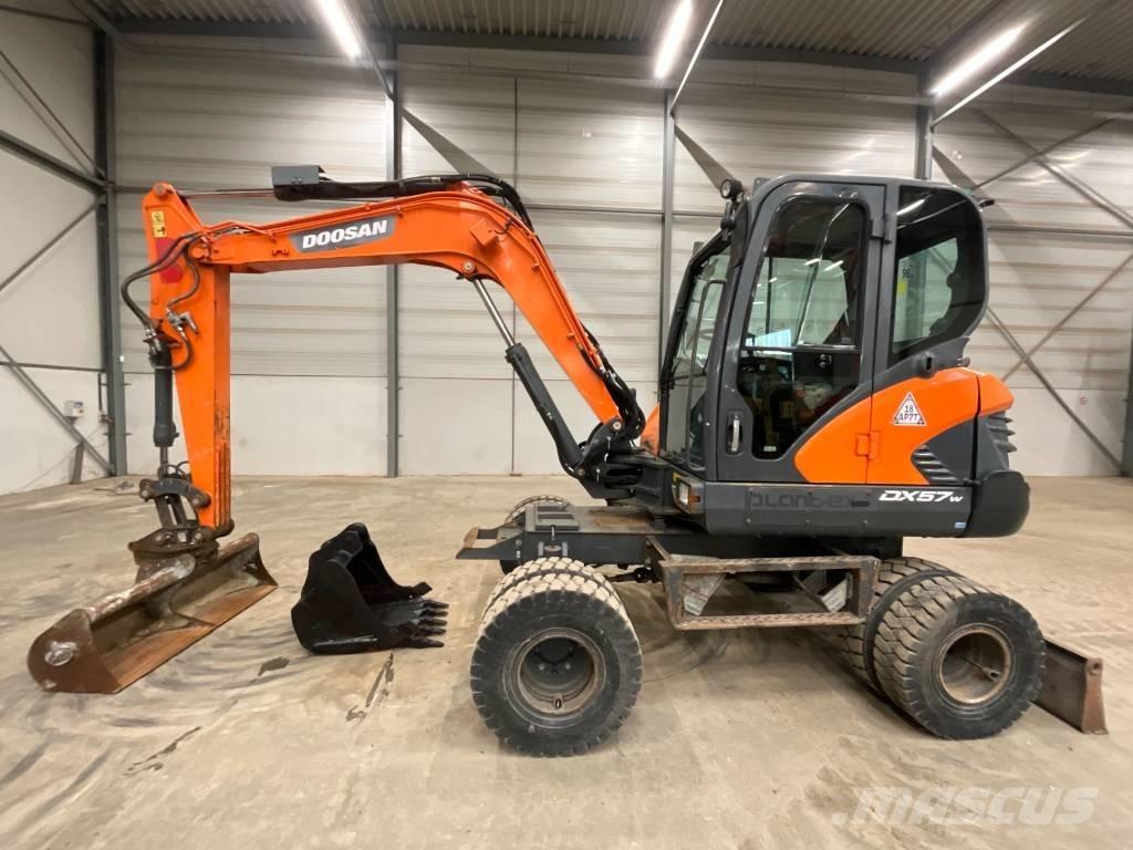 Doosan DX 57 W-5 Ekskavatori uz riteņiem