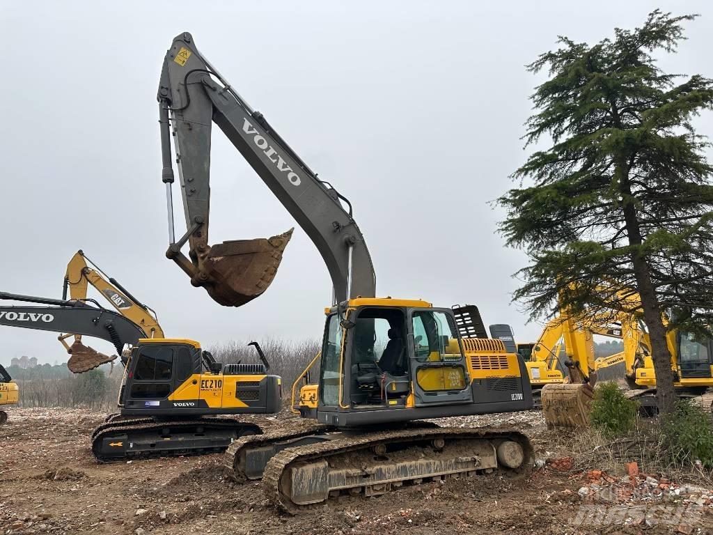 Volvo EC210D Kāpurķēžu ekskavatori