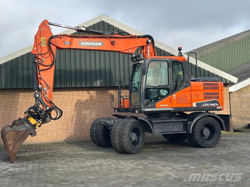 Doosan DX140W-5 Ekskavatori uz riteņiem
