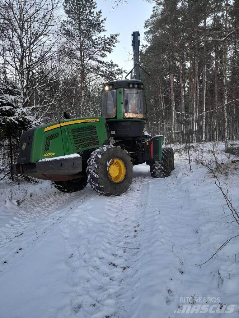 John Deere 1070 E Harvesteri