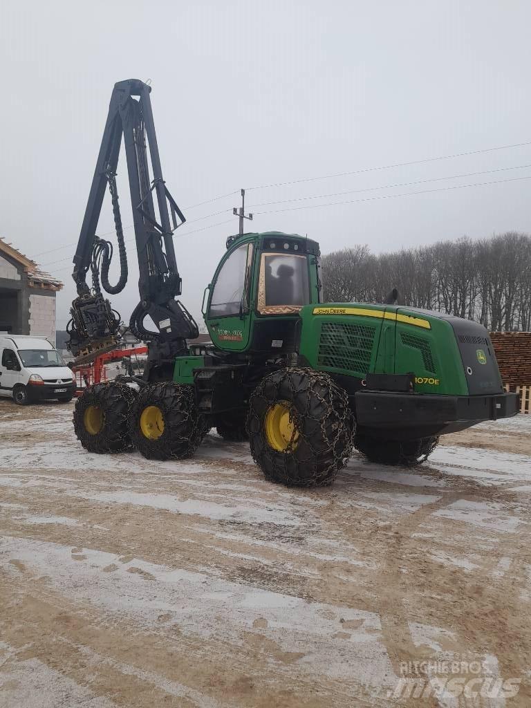 John Deere 1070 E Harvesteri