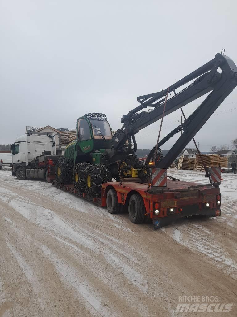 John Deere 1070 E Harvesteri