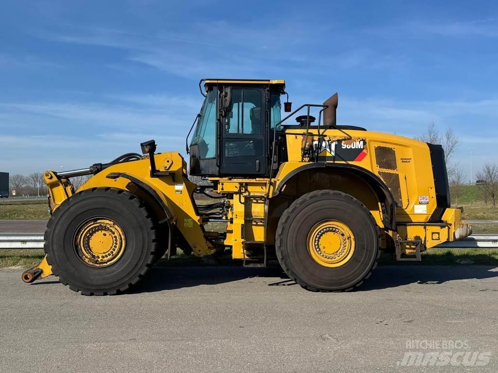 CAT 980M Iekrāvēji uz riteņiem