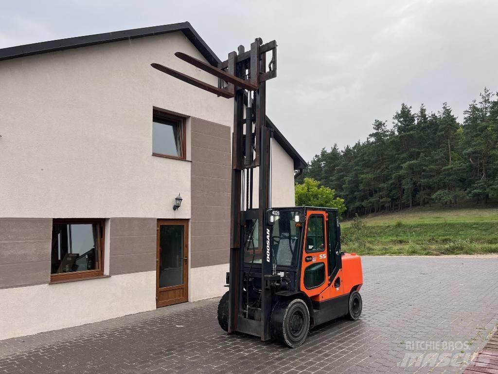 Doosan D 55 C-7 Tehnika ar dīzeļa dzinēju