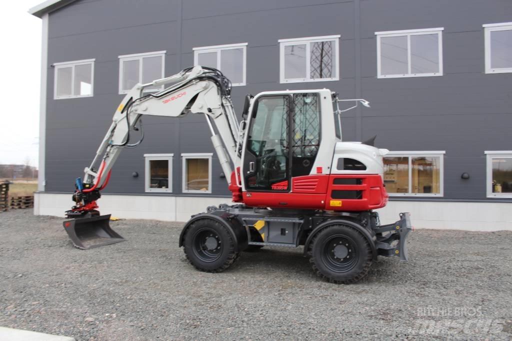 Takeuchi TB395W Ekskavatori uz riteņiem