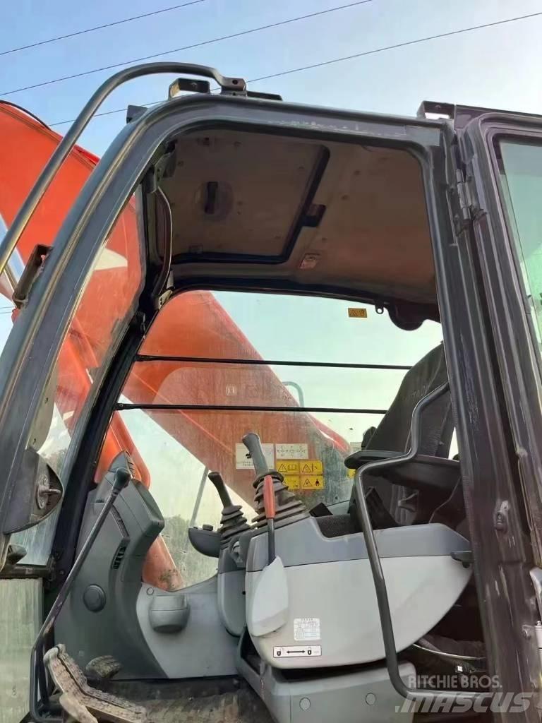 Hitachi ZX 300 Kāpurķēžu ekskavatori