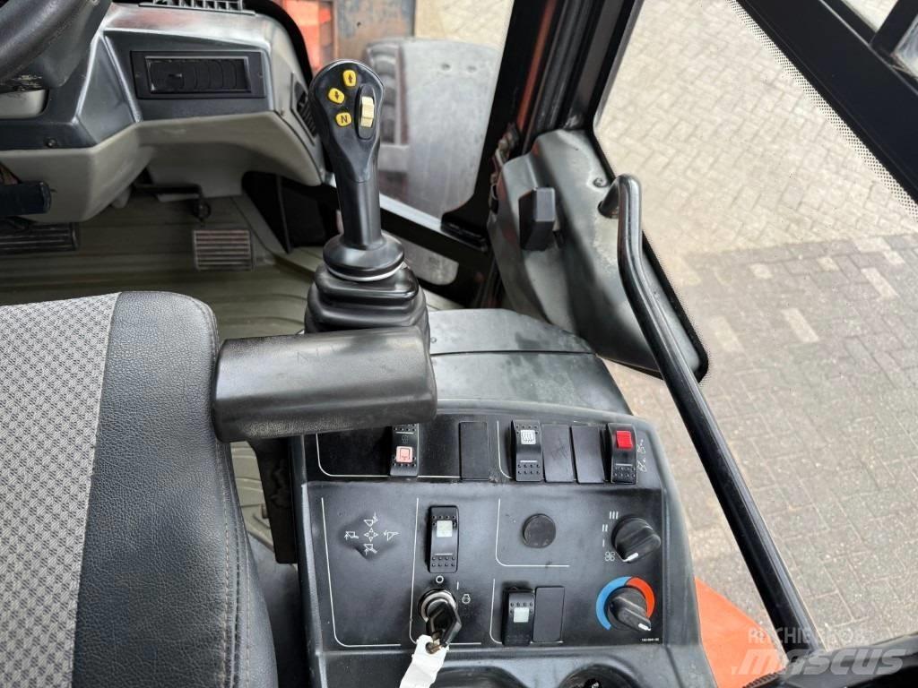 CAT 908 Iekrāvēji uz riteņiem