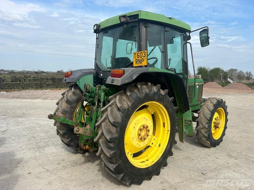 John Deere 6400 Kompaktie traktori