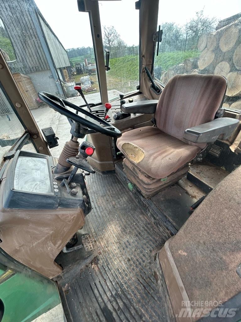 John Deere 6400 Kompaktie traktori