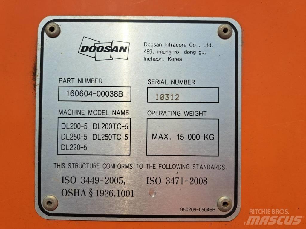Doosan DL 220 Iekrāvēji uz riteņiem