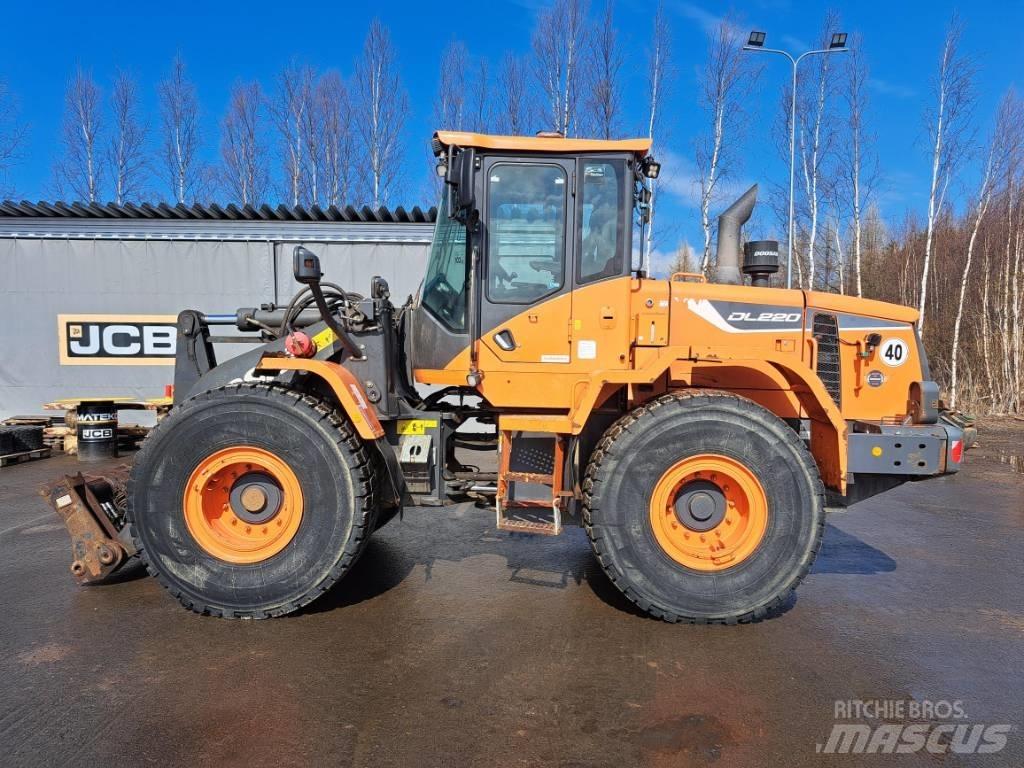 Doosan DL 220 Iekrāvēji uz riteņiem