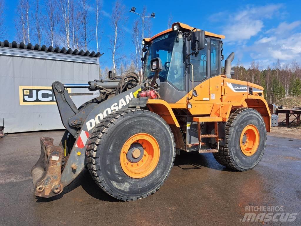 Doosan DL 220 Iekrāvēji uz riteņiem