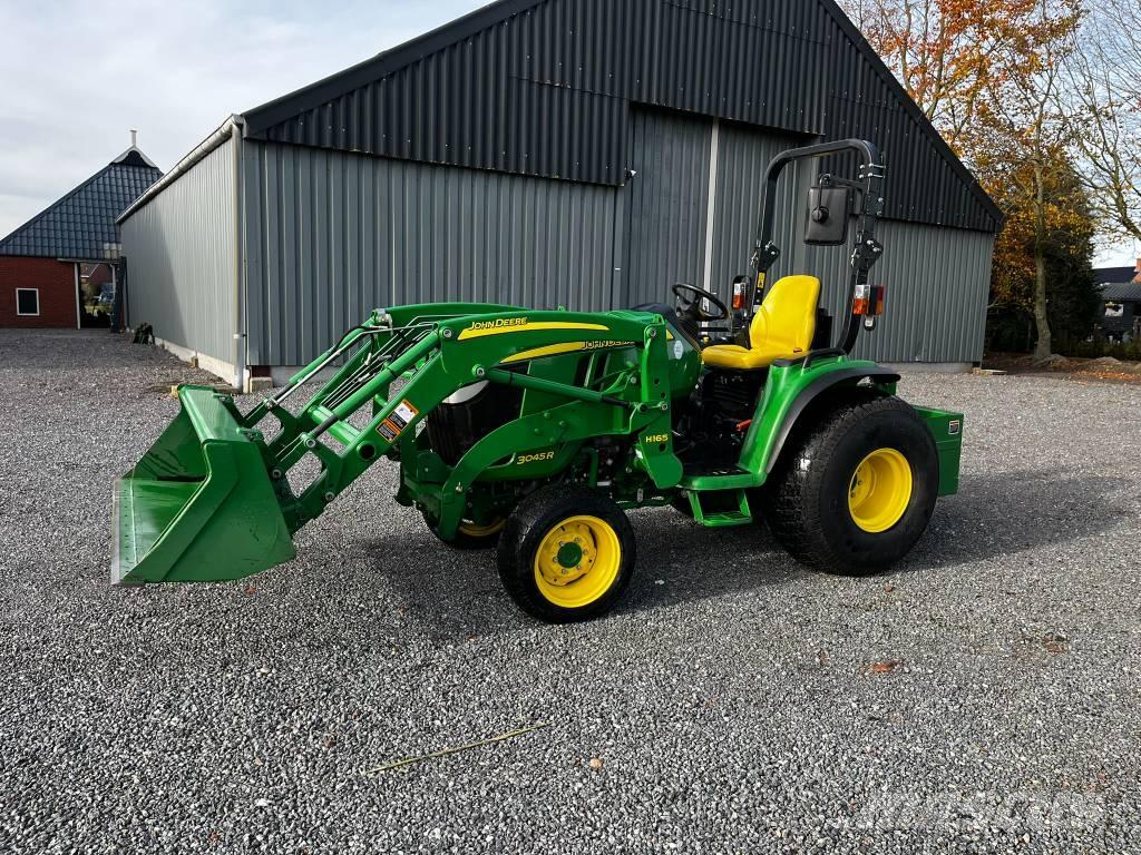 John Deere 3045 R Traktori