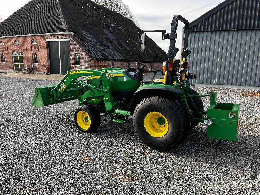 John Deere 3045 R Traktori