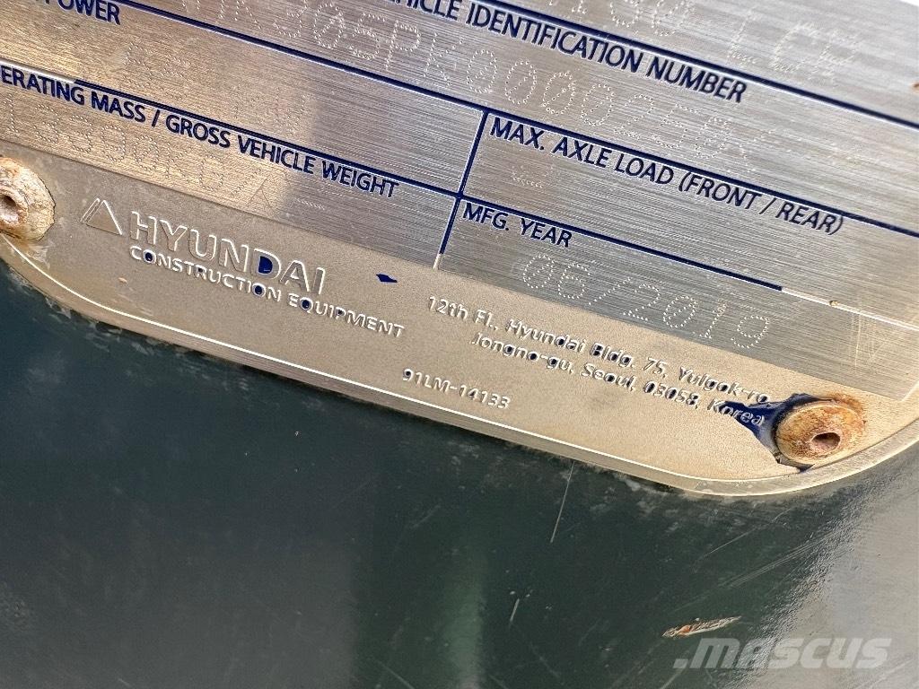 Hyundai HX 130 Kāpurķēžu ekskavatori