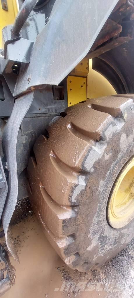 Komatsu WA470-8 Iekrāvēji uz riteņiem