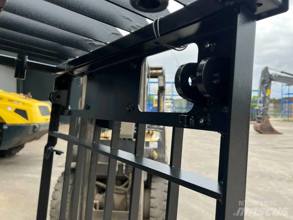 CAT 324D Guard Kabīnes un interjers