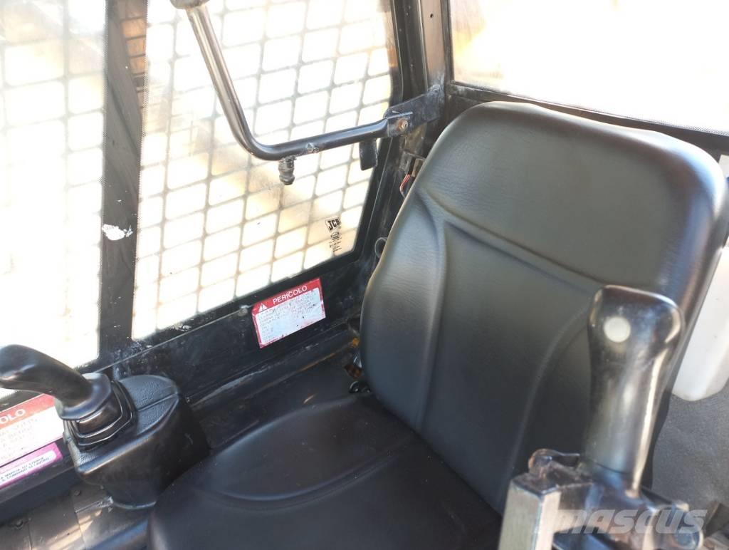 JCB 1110 T Lietoti riteņu kompaktiekrāvēji