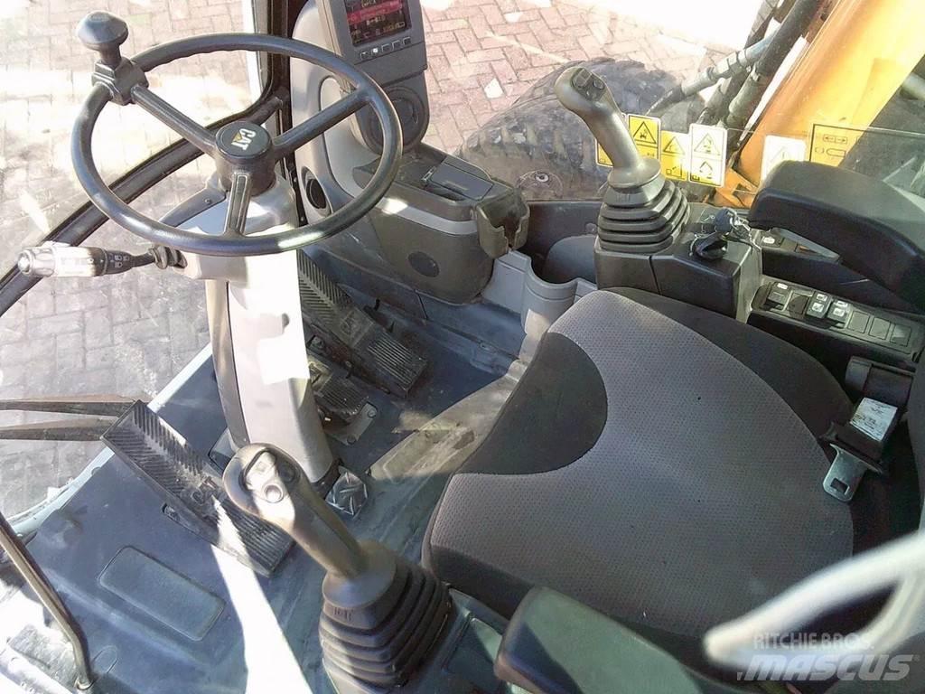 CAT M313D Ekskavatori uz riteņiem