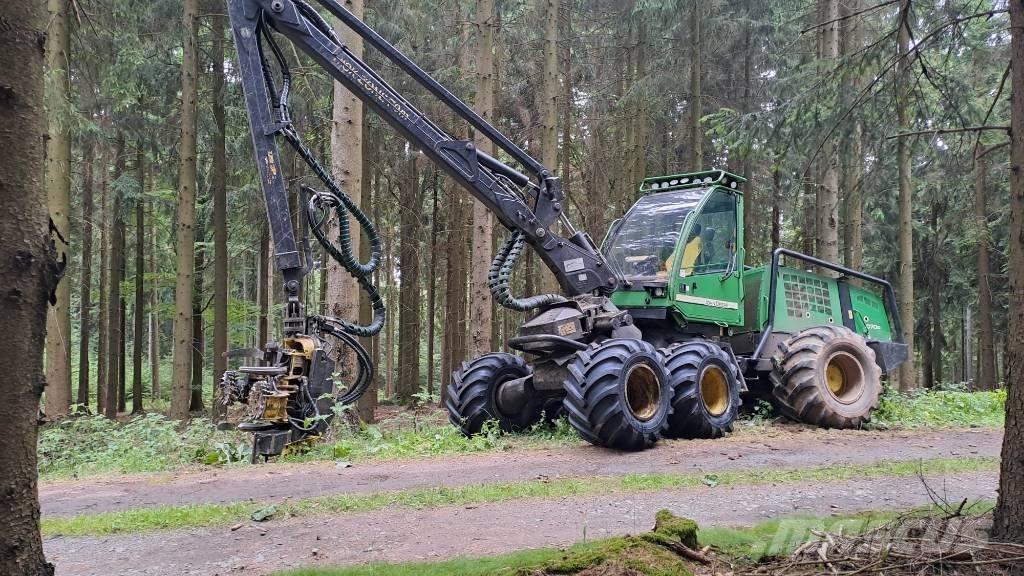 John Deere 1070 D Harvesteri