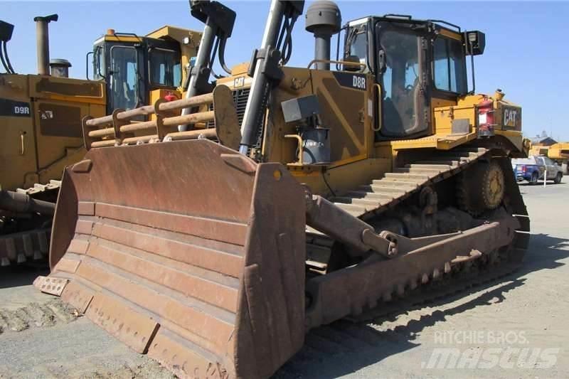 CAT D8R Kāpurķēžu buldozeri